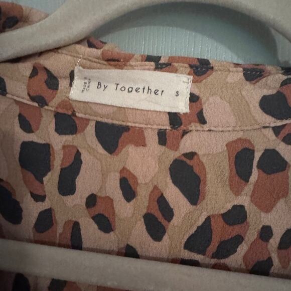 VICI Leopard Print Button-Up Blouse - Picture 4 of 4